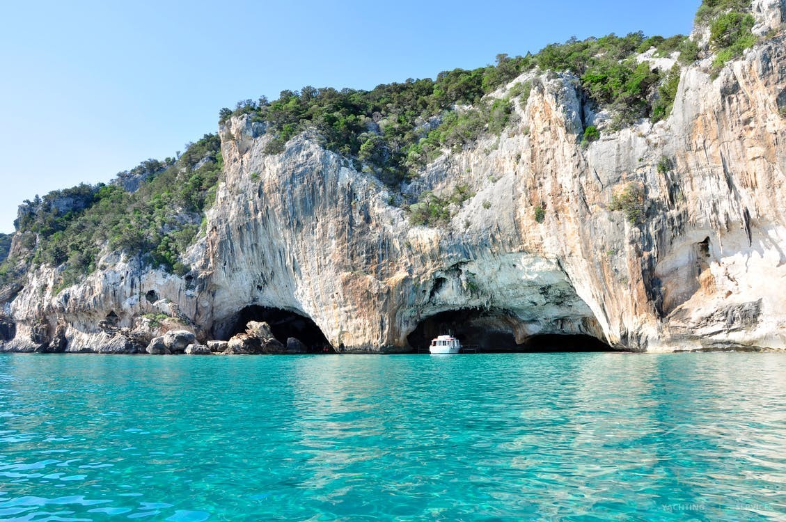 Scopri Capri in una vacanza dal catamarano