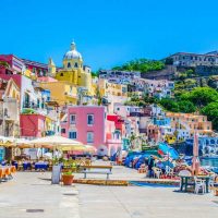 visitare l'isola di procida a bordo del nostro catamarano